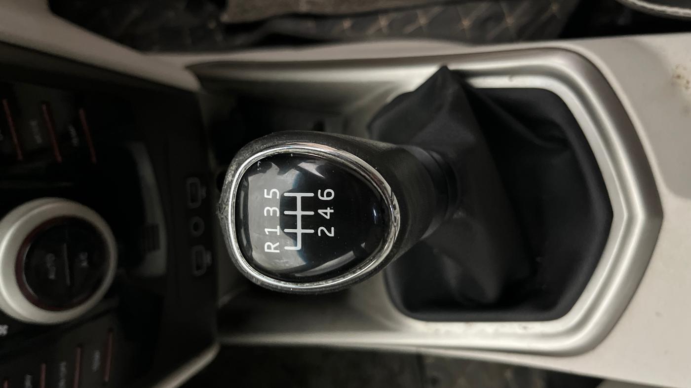 2020 Mahindra XUV300 W8 1.2 PETROL, Petrol, Manual, 79,309 km, Gear Lever