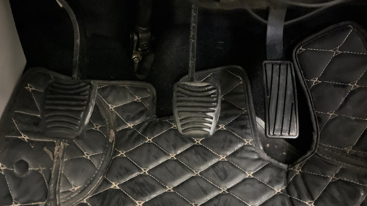 2020 Mahindra XUV300 W8 1.2 PETROL, Petrol, Manual, 79,309 km, Pedals