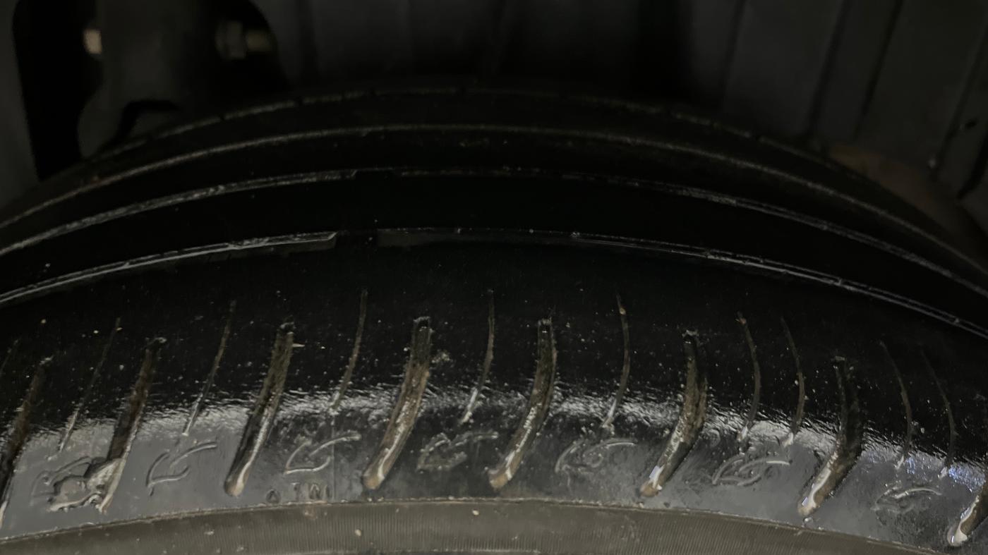 2020 Mahindra XUV300 W8 1.2 PETROL, Petrol, Manual, 79,309 km, Left Rear Tyre Tread