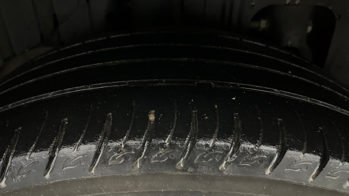 2020 Mahindra XUV300 W8 1.2 PETROL, Petrol, Manual, 79,309 km, Right Rear Tyre Tread