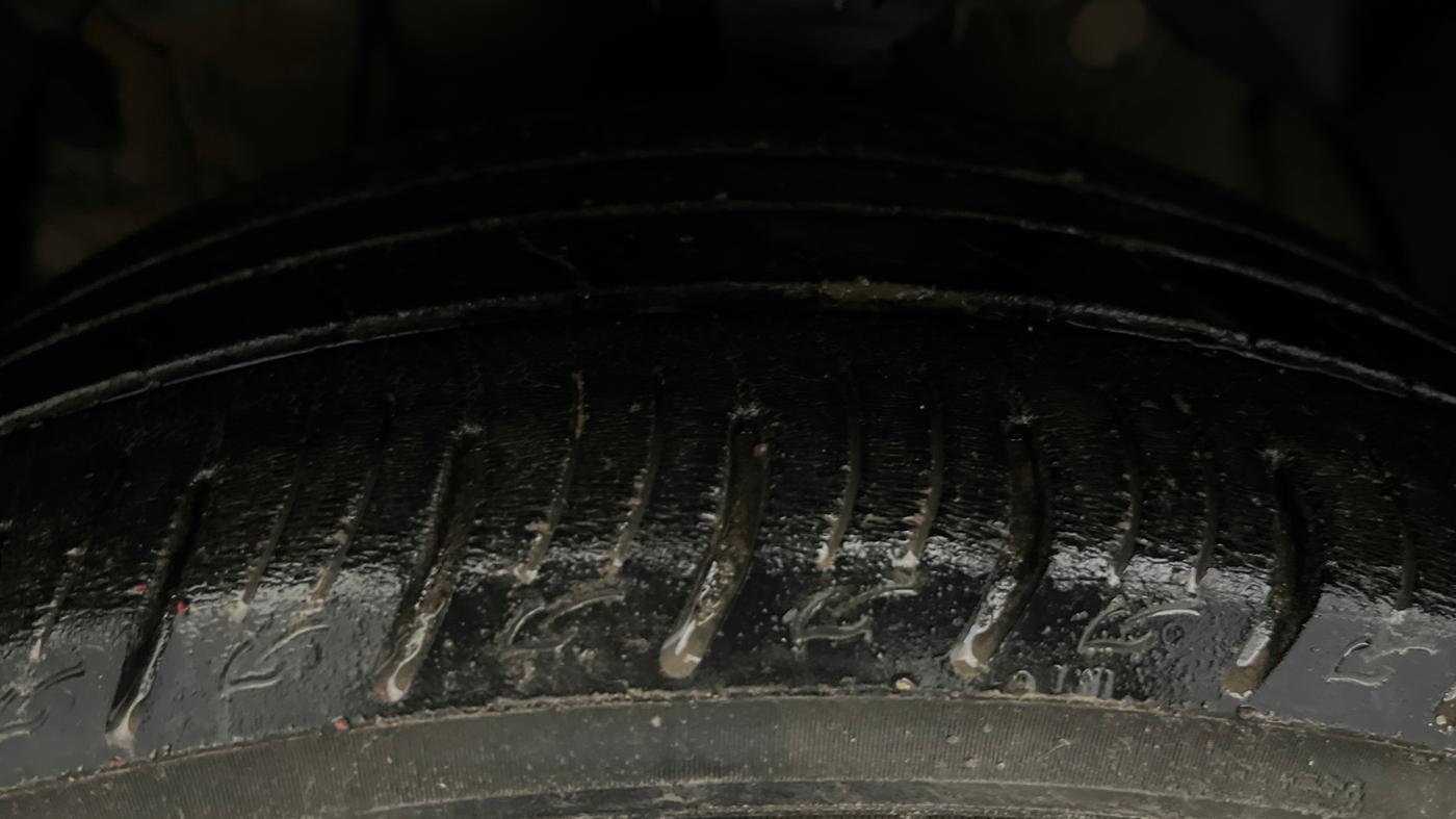 2020 Mahindra XUV300 W8 1.2 PETROL, Petrol, Manual, 79,309 km, Left Front Tyre Tread