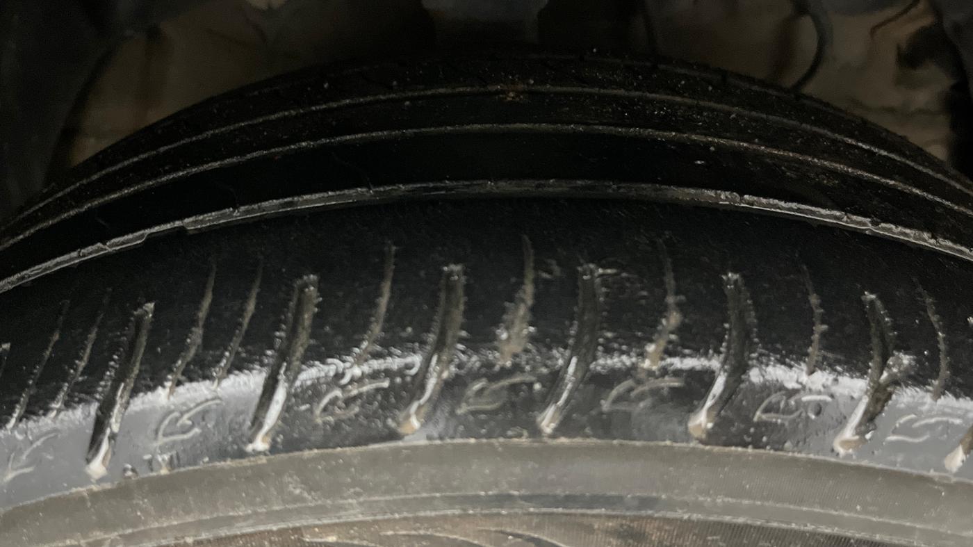 2020 Mahindra XUV300 W8 1.2 PETROL, Petrol, Manual, 79,309 km, Right Front Tyre Tread