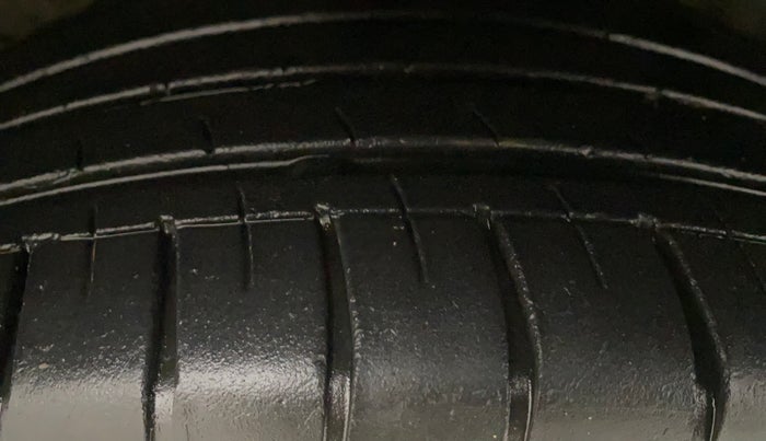 2017 Maruti Baleno ALPHA PETROL 1.2, Petrol, Manual, 99,529 km, Left Front Tyre Tread