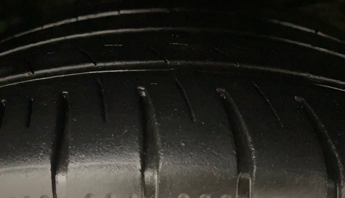 2017 Maruti Baleno ALPHA PETROL 1.2, Petrol, Manual, 99,529 km, Right Front Tyre Tread