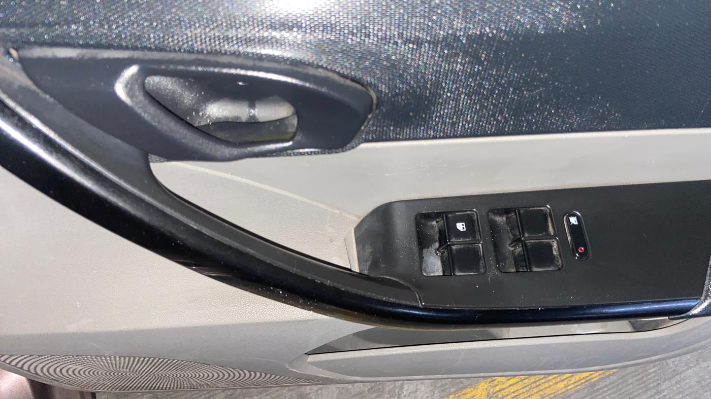 2018 Tata Tiago XT PETROL, CNG, Manual, 61,356 km, Driver Side Door Panels Control
