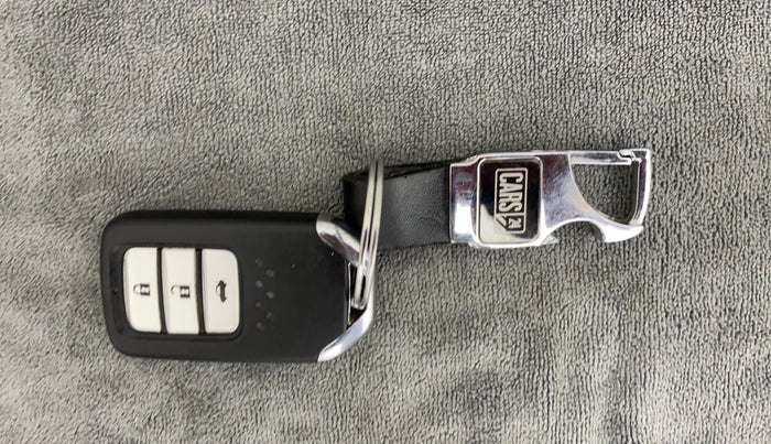 2017 Honda City 1.5L I-VTE V CVT, CNG, Automatic, 95,587 km, Key Close Up