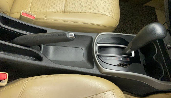 2017 Honda City 1.5L I-VTE V CVT, CNG, Automatic, 95,587 km, Gear Lever