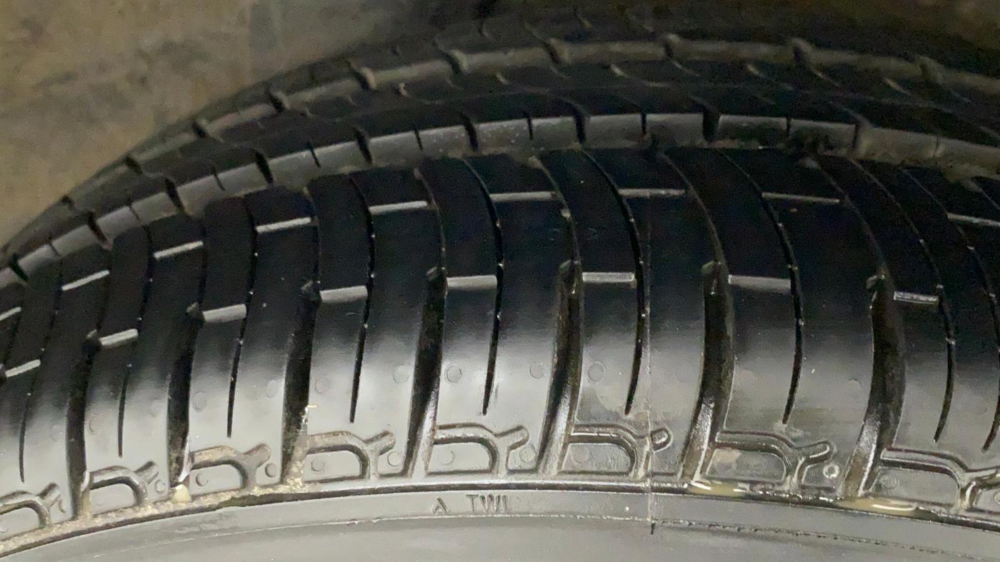 2011 Hyundai i20 MAGNA (O) 1.2, Petrol, Manual, 25,809 km, Left Rear Tyre Tread