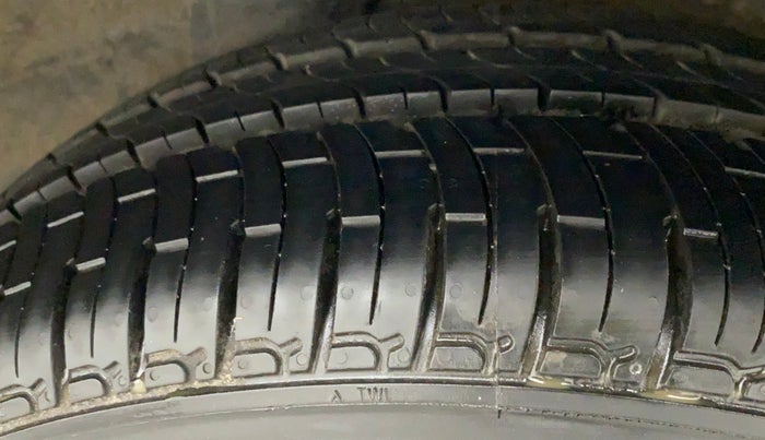 2011 Hyundai i20 MAGNA (O) 1.2, Petrol, Manual, 25,809 km, Left Rear Tyre Tread