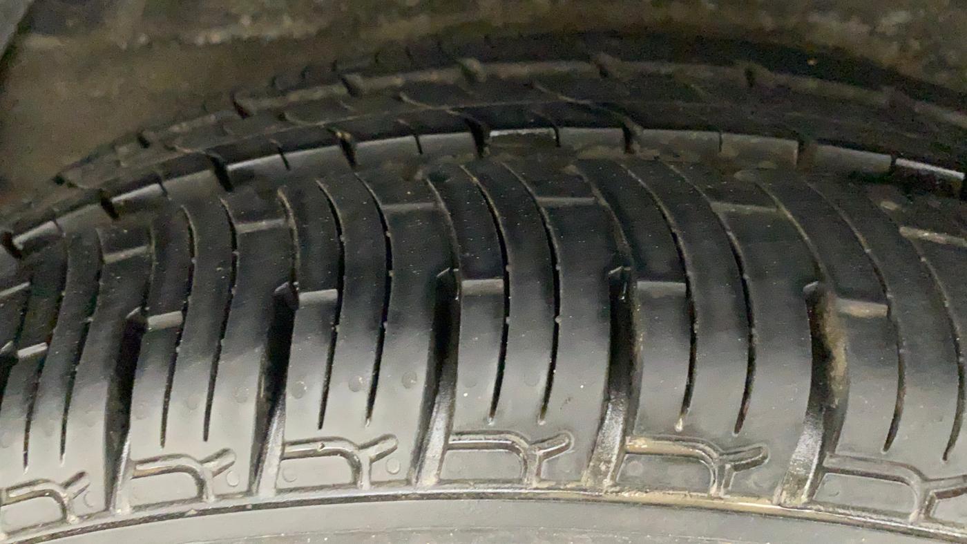 2011 Hyundai i20 MAGNA (O) 1.2, Petrol, Manual, 25,809 km, Right Rear Tyre Tread