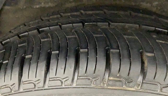 2011 Hyundai i20 MAGNA (O) 1.2, Petrol, Manual, 25,809 km, Right Rear Tyre Tread