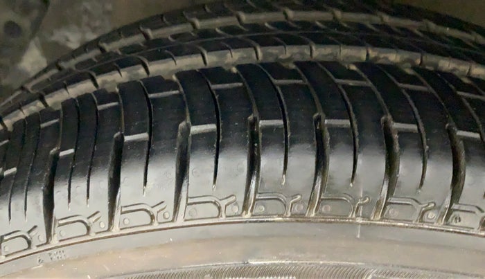 2011 Hyundai i20 MAGNA (O) 1.2, Petrol, Manual, 25,809 km, Left Front Tyre Tread