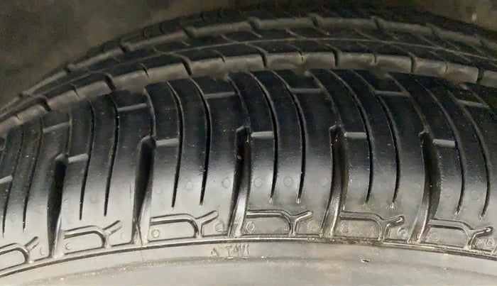 2011 Hyundai i20 MAGNA (O) 1.2, Petrol, Manual, 25,809 km, Right Front Tyre Tread