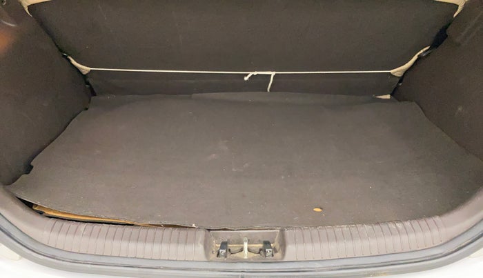 2011 Hyundai i20 MAGNA (O) 1.2, Petrol, Manual, 25,809 km, Boot Inside