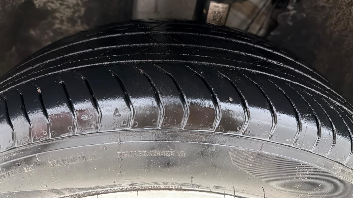2025 Skoda Kylaq Signature, Petrol, Manual, 19,275 km, Left Front Tyre Tread