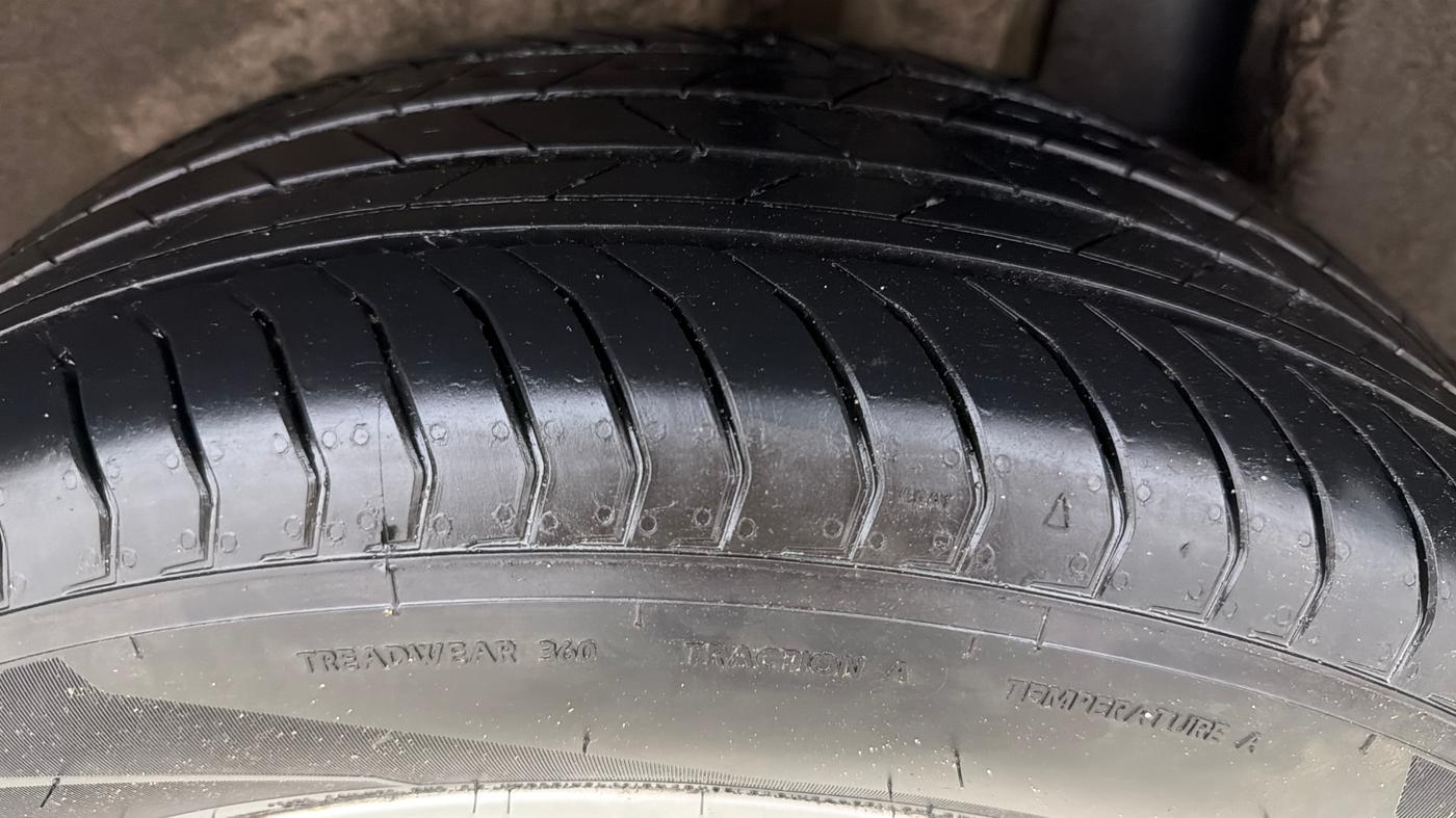 2025 Skoda Kylaq Signature, Petrol, Manual, 19,275 km, Left Rear Tyre Tread
