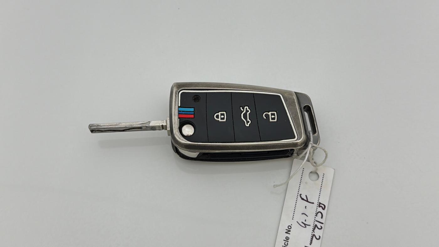 2025 Skoda Kylaq Signature, Petrol, Manual, 19,275 km, Key Close Up