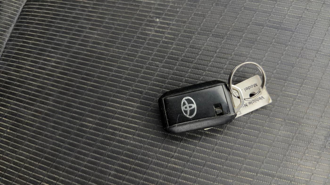 2021 Toyota Glanza G, Petrol, Manual, 54,359 km, Key Close Up