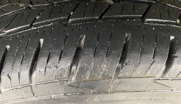 2016 Renault Duster 110 PS RXZ 4X2 AMT DIESEL, Diesel, Automatic, 86,321 km, Right Rear Tyre Tread