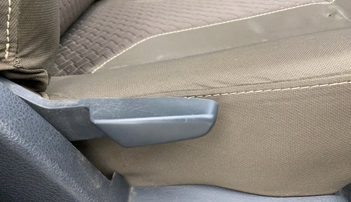 2016 Renault Duster 110 PS RXZ 4X2 AMT DIESEL, Diesel, Automatic, 86,321 km, Driver Side Adjustment Panel