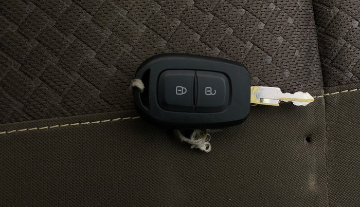 2016 Renault Duster 110 PS RXZ 4X2 AMT DIESEL, Diesel, Automatic, 86,321 km, Key Close Up