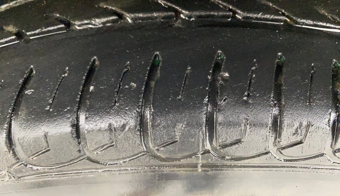 2016 Renault Duster 110 PS RXZ 4X2 AMT DIESEL, Diesel, Automatic, 86,321 km, Left Front Tyre Tread