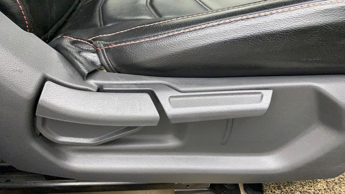 2020 Hyundai AURA S 1.2 CNG, CNG, Manual, 68,025 km, Driver Side Adjustment Panel
