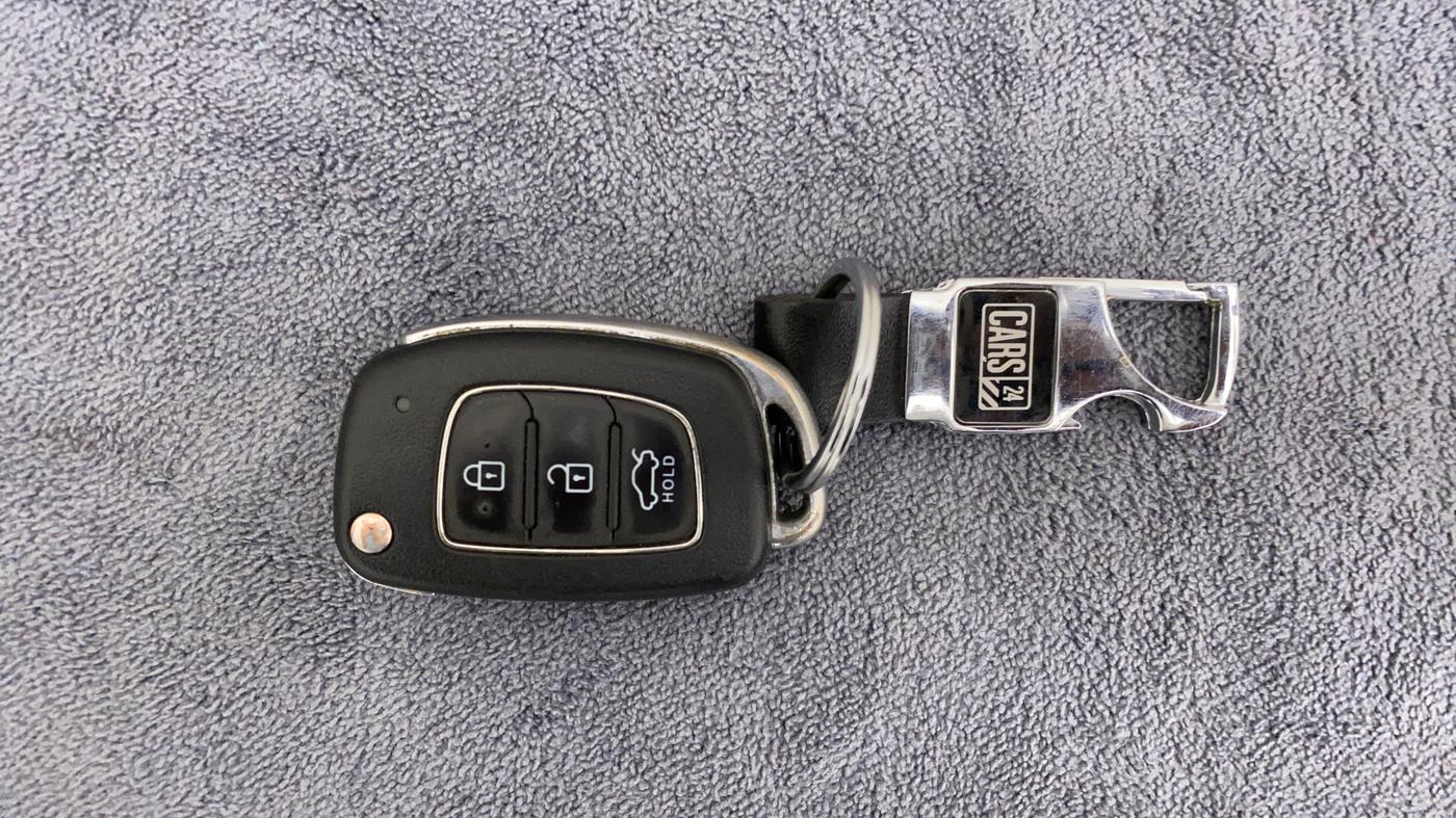 2020 Hyundai AURA S 1.2 CNG, CNG, Manual, 68,025 km, Key Close Up