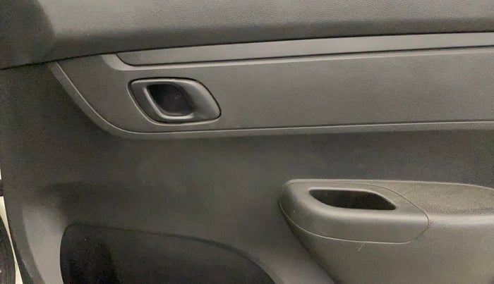 2023 Renault Kwid RXT 1.0, Petrol, Manual, 43,629 km, Driver Side Door Panels Control