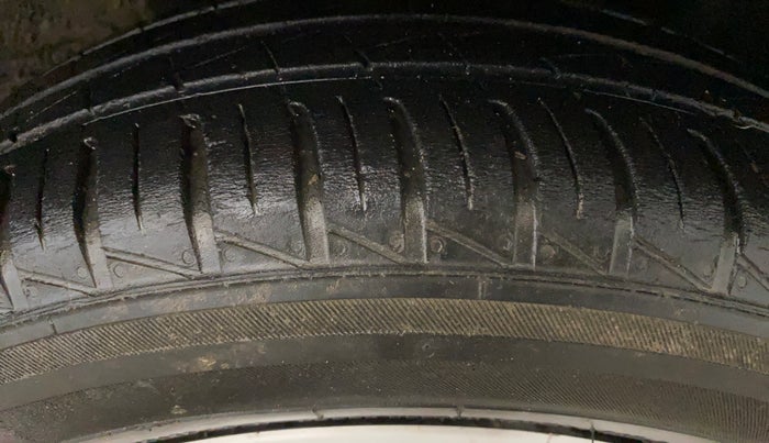 2023 Renault Kwid RXT 1.0, Petrol, Manual, 43,629 km, Right Front Tyre Tread