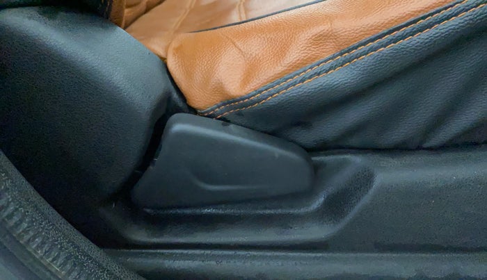 2023 Renault Kwid RXT 1.0, Petrol, Manual, 43,629 km, Driver Side Adjustment Panel