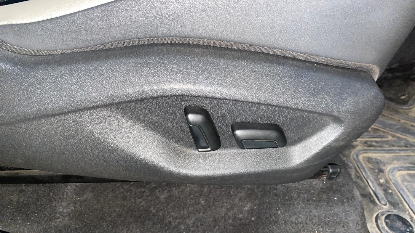 2023 Volkswagen TAIGUN TOPLINE 1.0 TSI MT, Petrol, Manual, 39,803 km, Driver Side Adjustment Panel