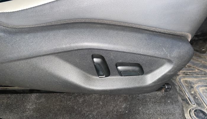 2023 Volkswagen TAIGUN TOPLINE 1.0 TSI MT, Petrol, Manual, 39,803 km, Driver Side Adjustment Panel