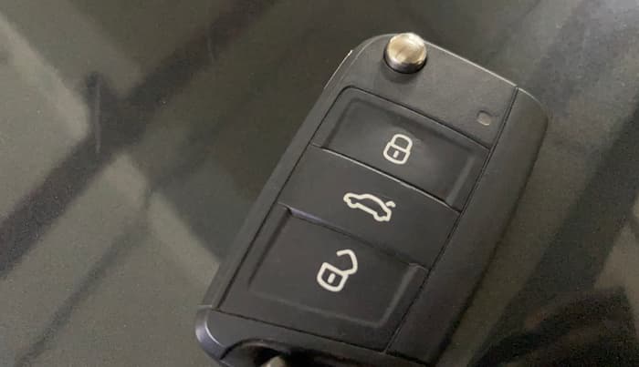 2023 Volkswagen TAIGUN TOPLINE 1.0 TSI MT, Petrol, Manual, 39,803 km, Key Close Up