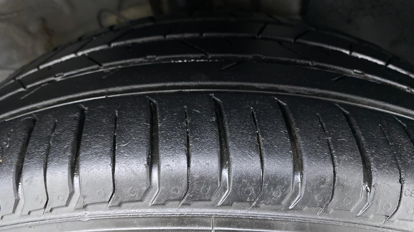 2020 Hyundai VENUE SX 1.0 GDI IMT, Petrol, Manual, 14,438 km, Right Front Tyre Tread