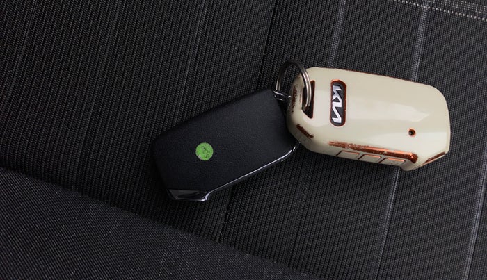 2024 KIA SONET HTX PLUS 1.0 TURBO PETROL IMT, Petrol, Manual, 33,565 km, Key Close Up