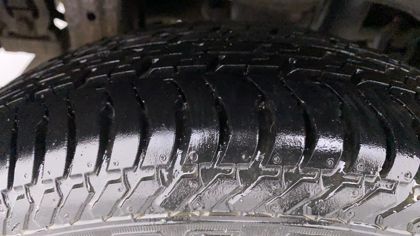 2010 Maruti Zen Estilo VXI, Petrol, Manual, 40,992 km, Right Rear Tyre Tread
