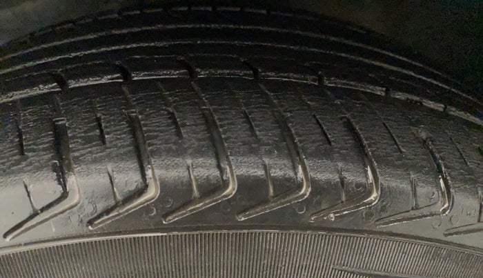2012 Maruti A Star VXI, Petrol, Manual, 98,687 km, Left Front Tyre Tread