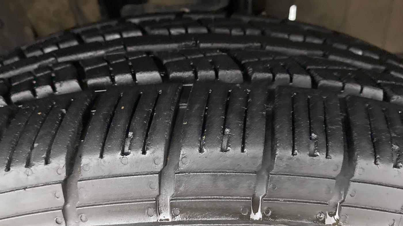 2015 Mahindra Scorpio S2, Diesel, Manual, 73,296 km, Right Front Tyre Tread