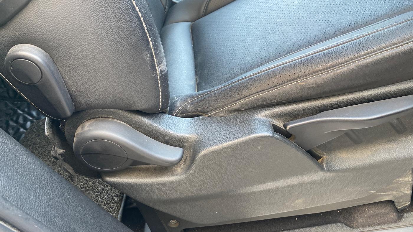 2019 Tata Hexa XTA 4X2 7 STR, Diesel, Automatic, 95,545 km, Driver Side Adjustment Panel