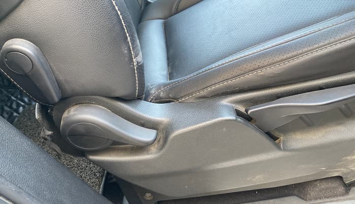 2019 Tata Hexa XTA 4X2 7 STR, Diesel, Automatic, 95,640 km, Driver Side Adjustment Panel