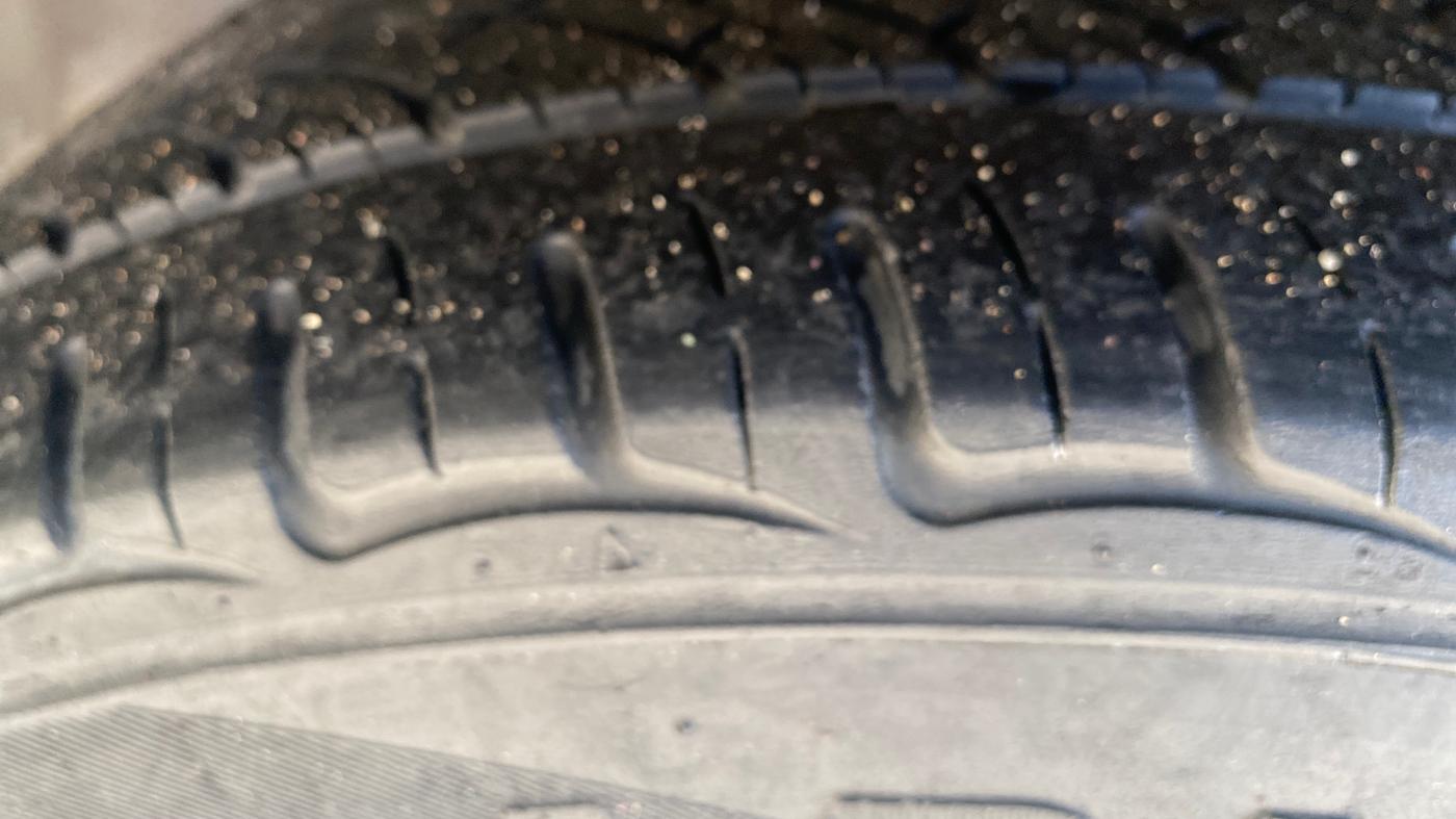 2019 Tata Hexa XTA 4X2 7 STR, Diesel, Automatic, 95,545 km, Left Rear Tyre Tread