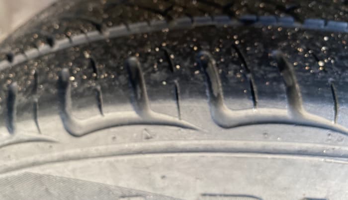 2019 Tata Hexa XTA 4X2 7 STR, Diesel, Automatic, 95,640 km, Left Rear Tyre Tread