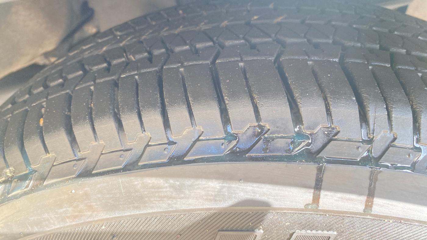 2019 Tata Hexa XTA 4X2 7 STR, Diesel, Automatic, 95,545 km, Right Front Tyre Tread