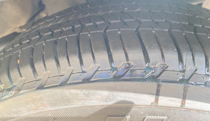2019 Tata Hexa XTA 4X2 7 STR, Diesel, Automatic, 95,640 km, Right Front Tyre Tread