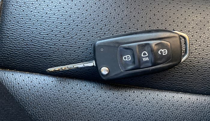 2019 Tata Hexa XTA 4X2 7 STR, Diesel, Automatic, 95,640 km, Key Close Up