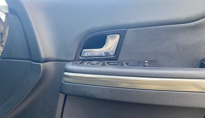 2019 Tata Hexa XTA 4X2 7 STR, Diesel, Automatic, 95,640 km, Driver Side Door Panels Control