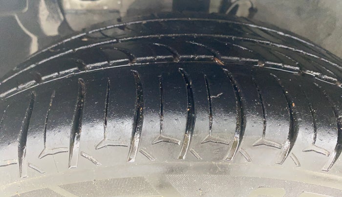 2016 Hyundai Elite i20 ASTA 1.2 (O), Petrol, Manual, 60,081 km, Left Front Tyre Tread