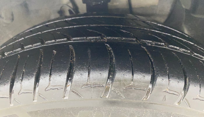 2016 Hyundai Elite i20 ASTA 1.2 (O), Petrol, Manual, 60,081 km, Right Front Tyre Tread