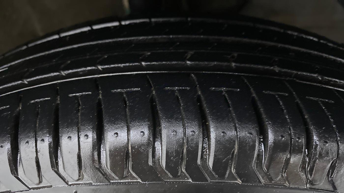 2018 Maruti Dzire VXI, Petrol, Manual, 12,165 km, Right Front Tyre Tread